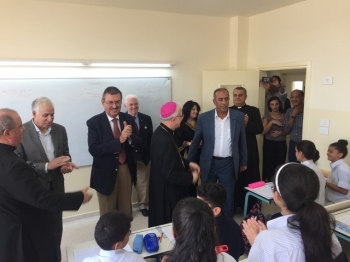 Die Einweihung der neuen Klassenzimmer der Schule von Naour