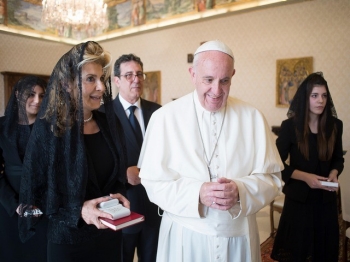 Frau Albertini und Papst Franziskus
